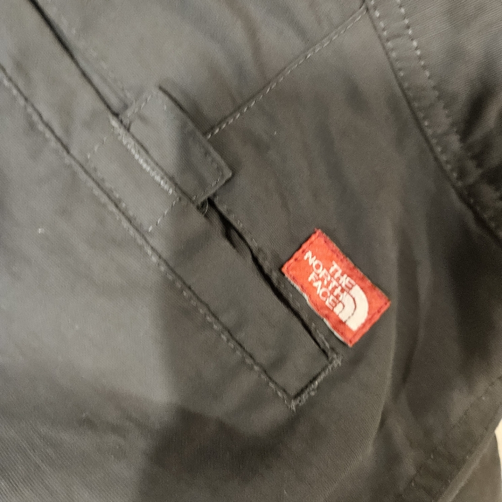 The North Face Grey Horizon Tempest Cargo Hiking Capri Pants - Size 6 - Picture 4 of 8